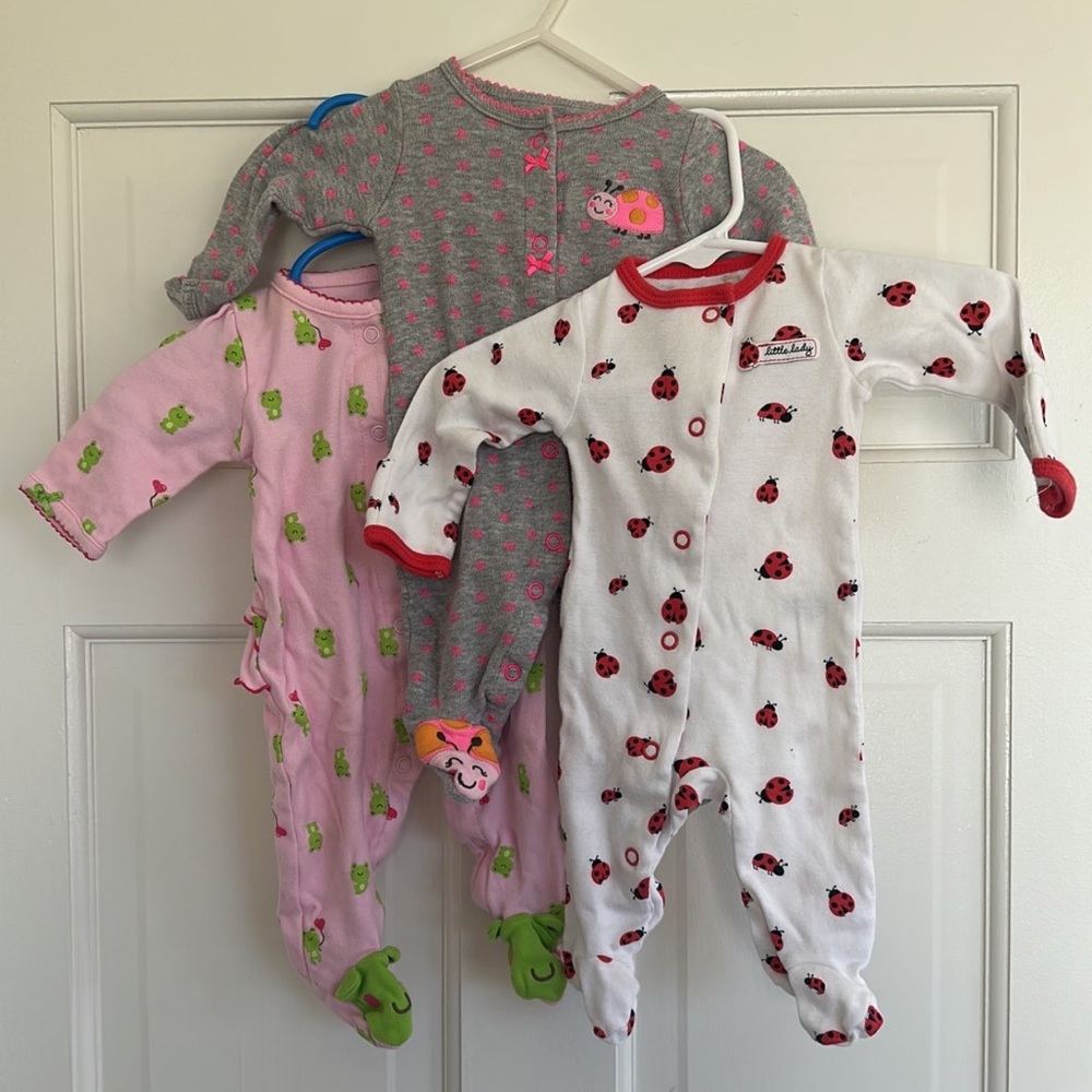 Baby girl NB carters button sleepers/footies (3)